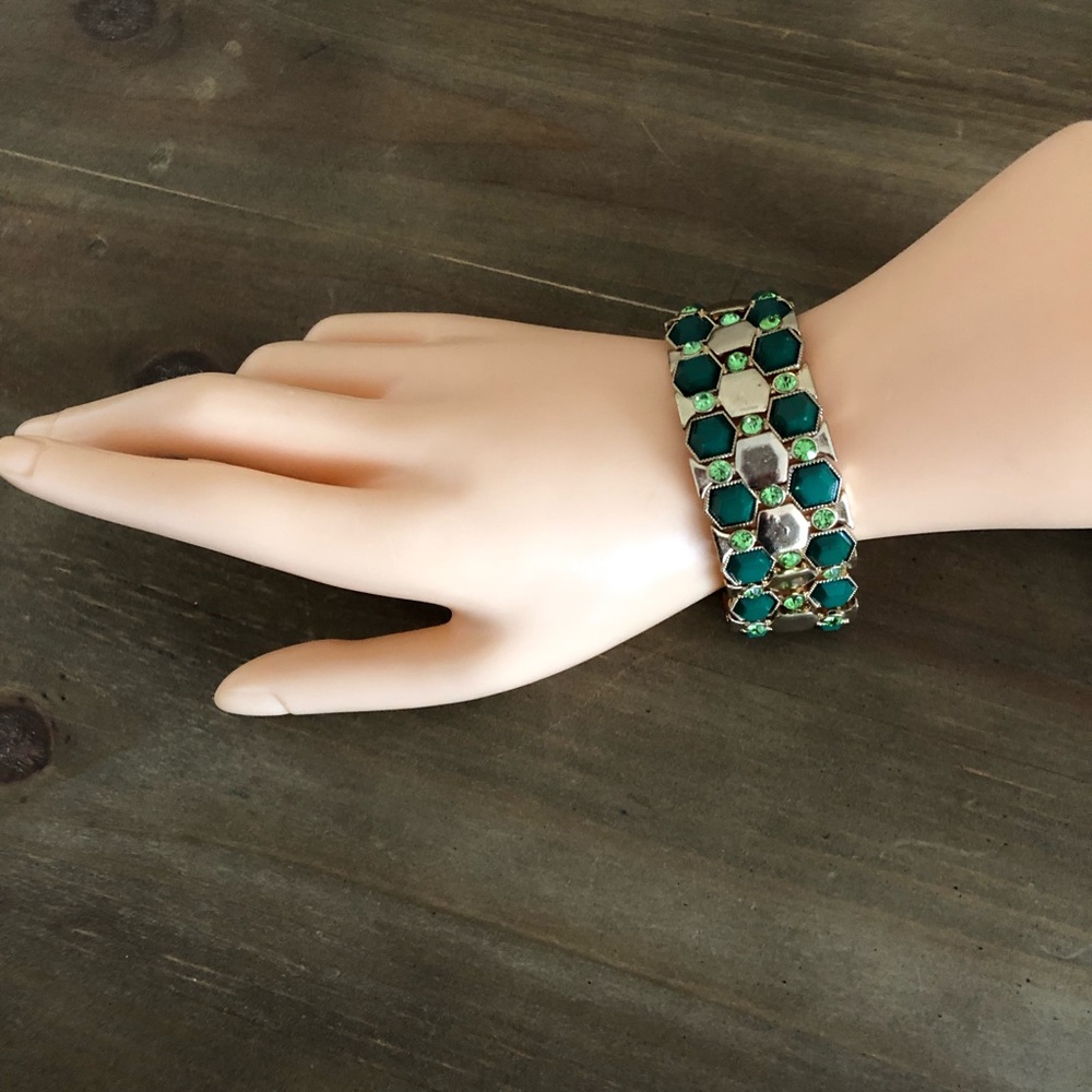 BNWT fashion stretchy bracelet